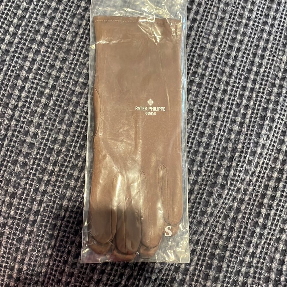Handling gloves